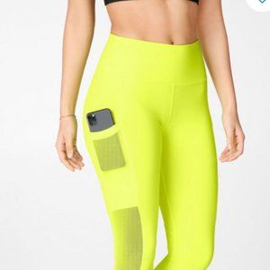 Mila High-Waisted Pocket Capri